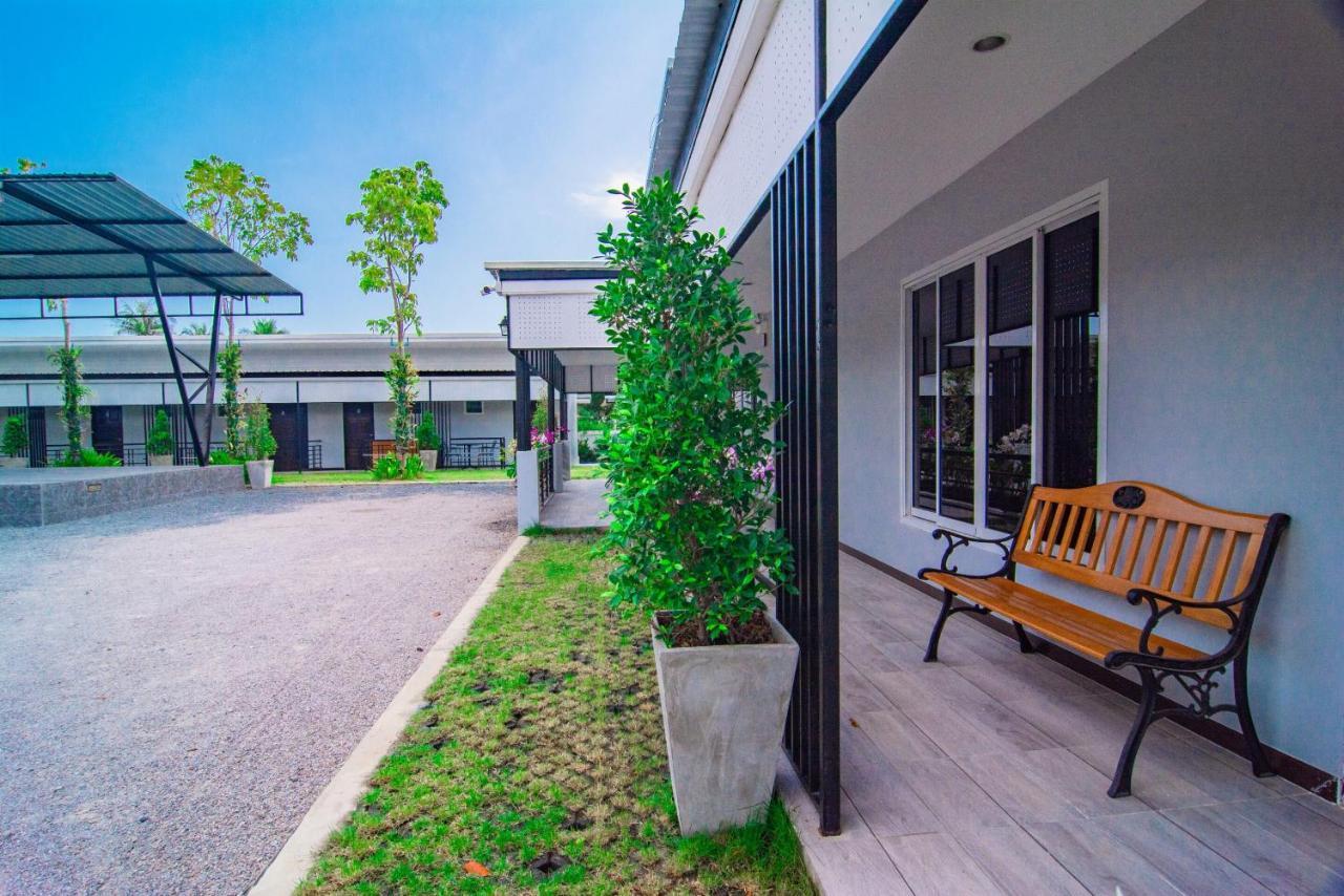 Oyo 533 Runya Poolvilla Prachuap Khiri Khan Exterior photo