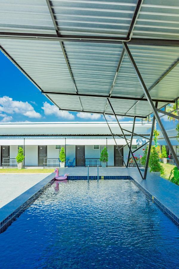 Oyo 533 Runya Poolvilla Prachuap Khiri Khan Exterior photo