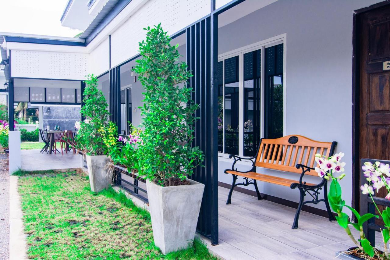 Oyo 533 Runya Poolvilla Prachuap Khiri Khan Exterior photo
