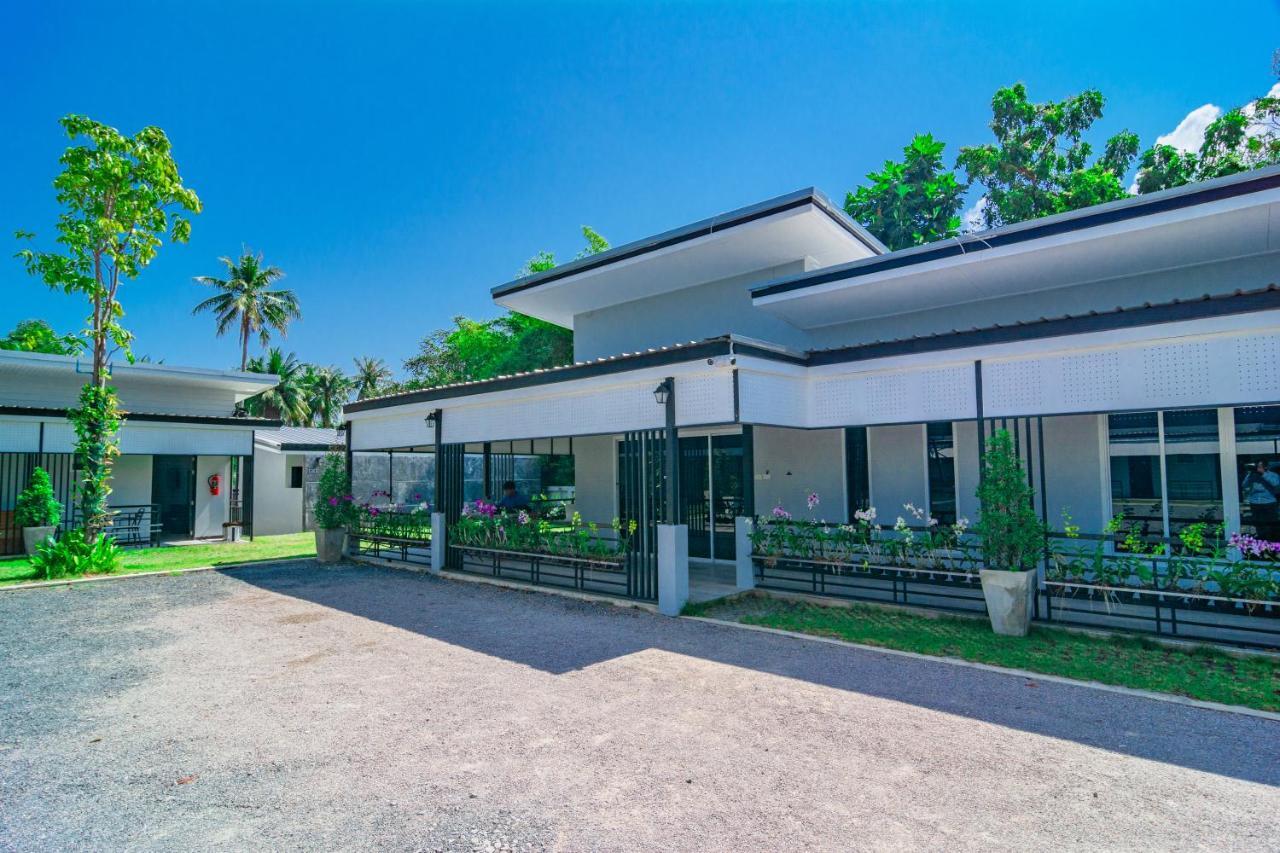 Oyo 533 Runya Poolvilla Prachuap Khiri Khan Exterior photo