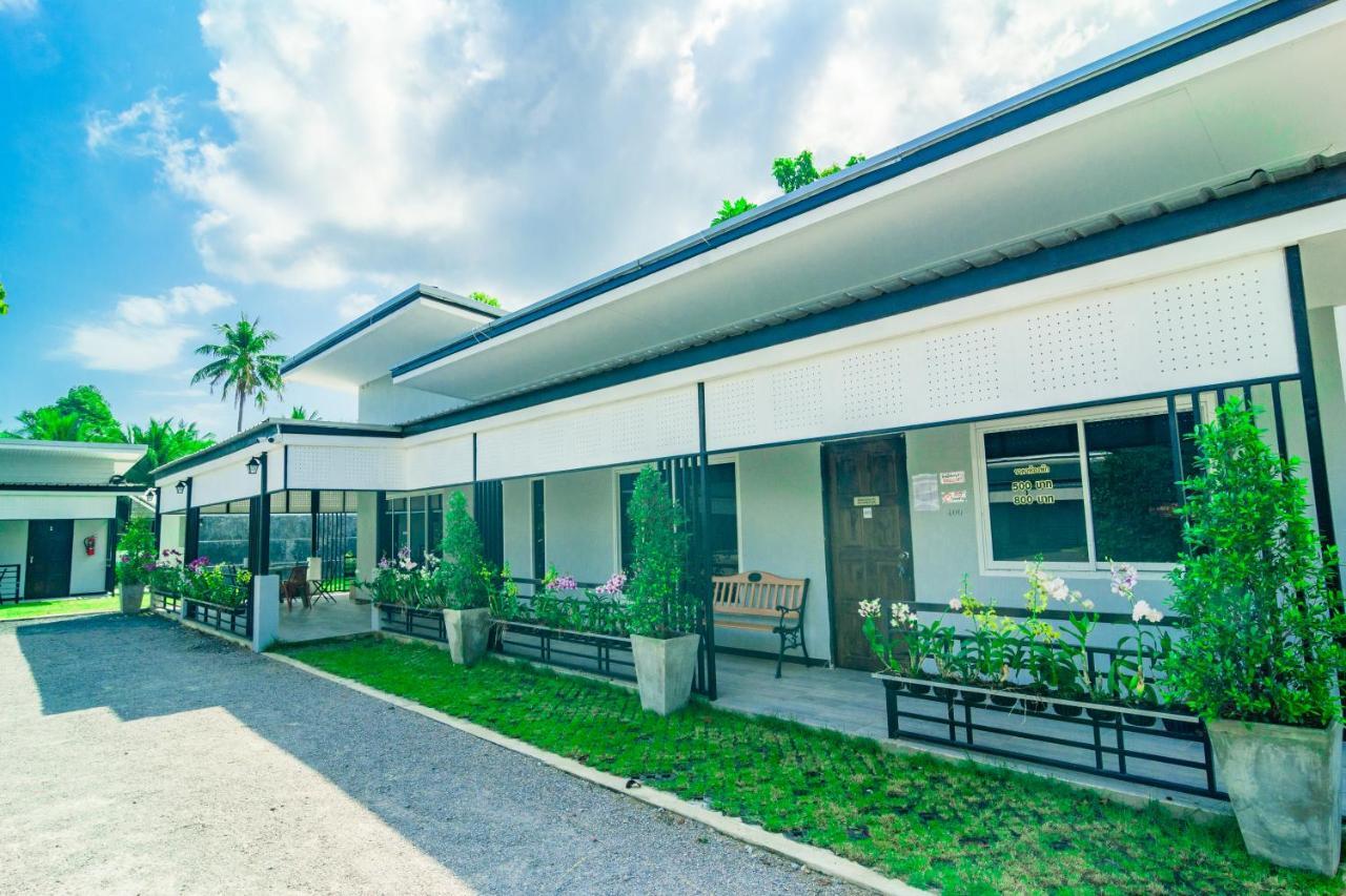 Oyo 533 Runya Poolvilla Prachuap Khiri Khan Exterior photo